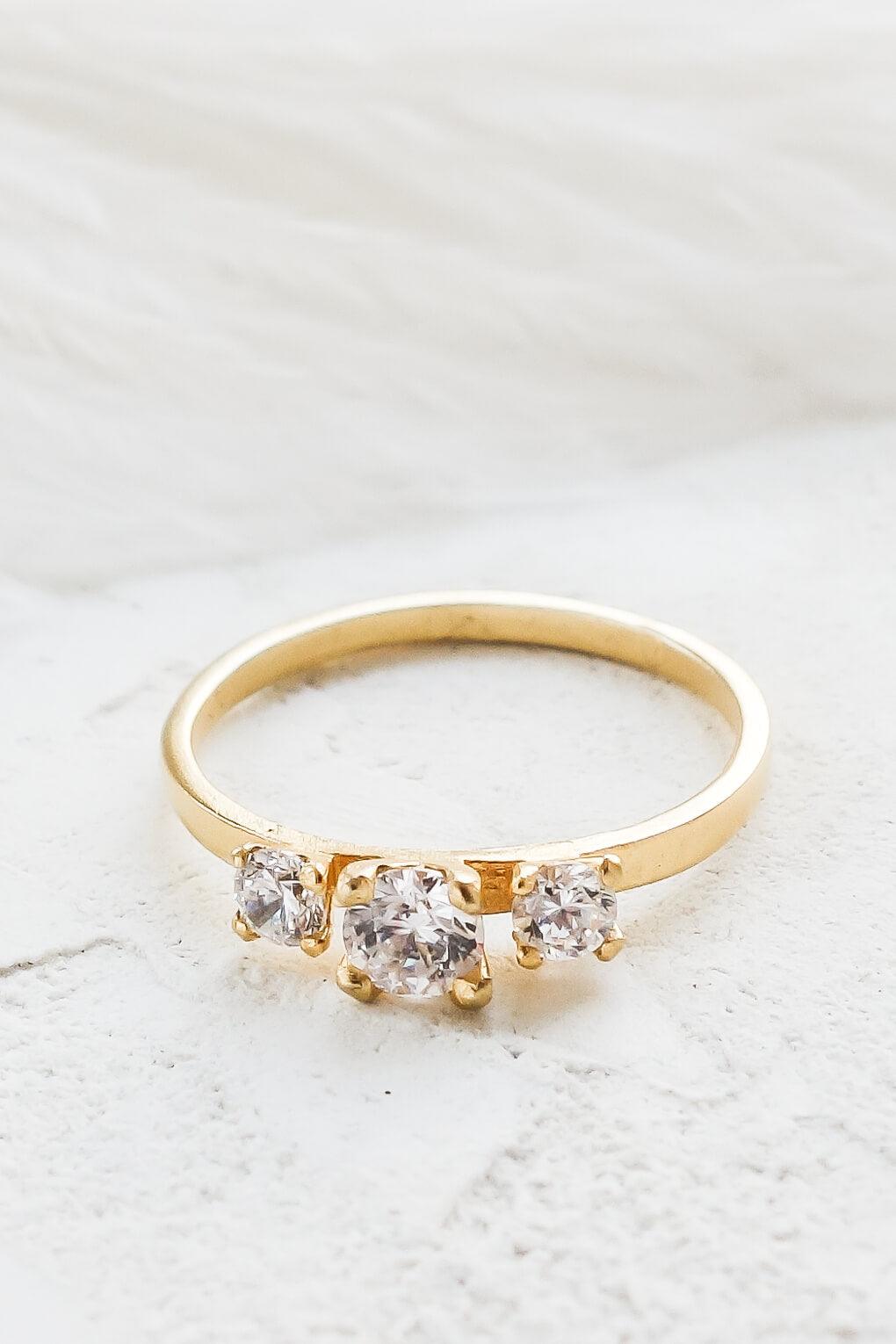 14K Gold 3 Diamonds SOLITAIRE RING