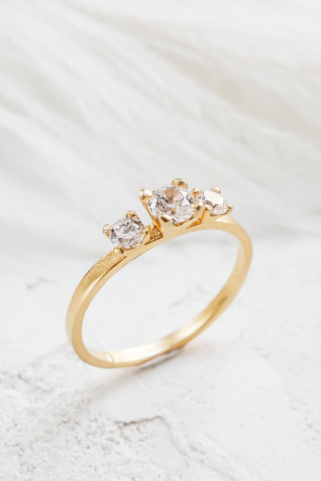 14K Gold 3 Diamonds SOLITAIRE RING